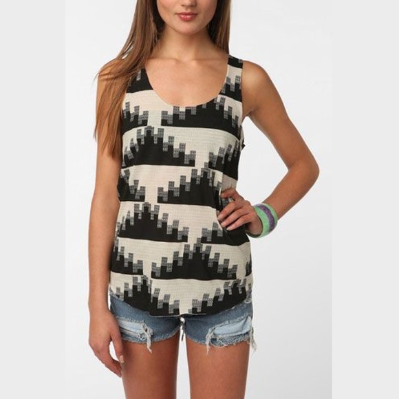Urban Outfitters Tops - URBAN OUTFITTERS BDG scoop tank top Aztec print S